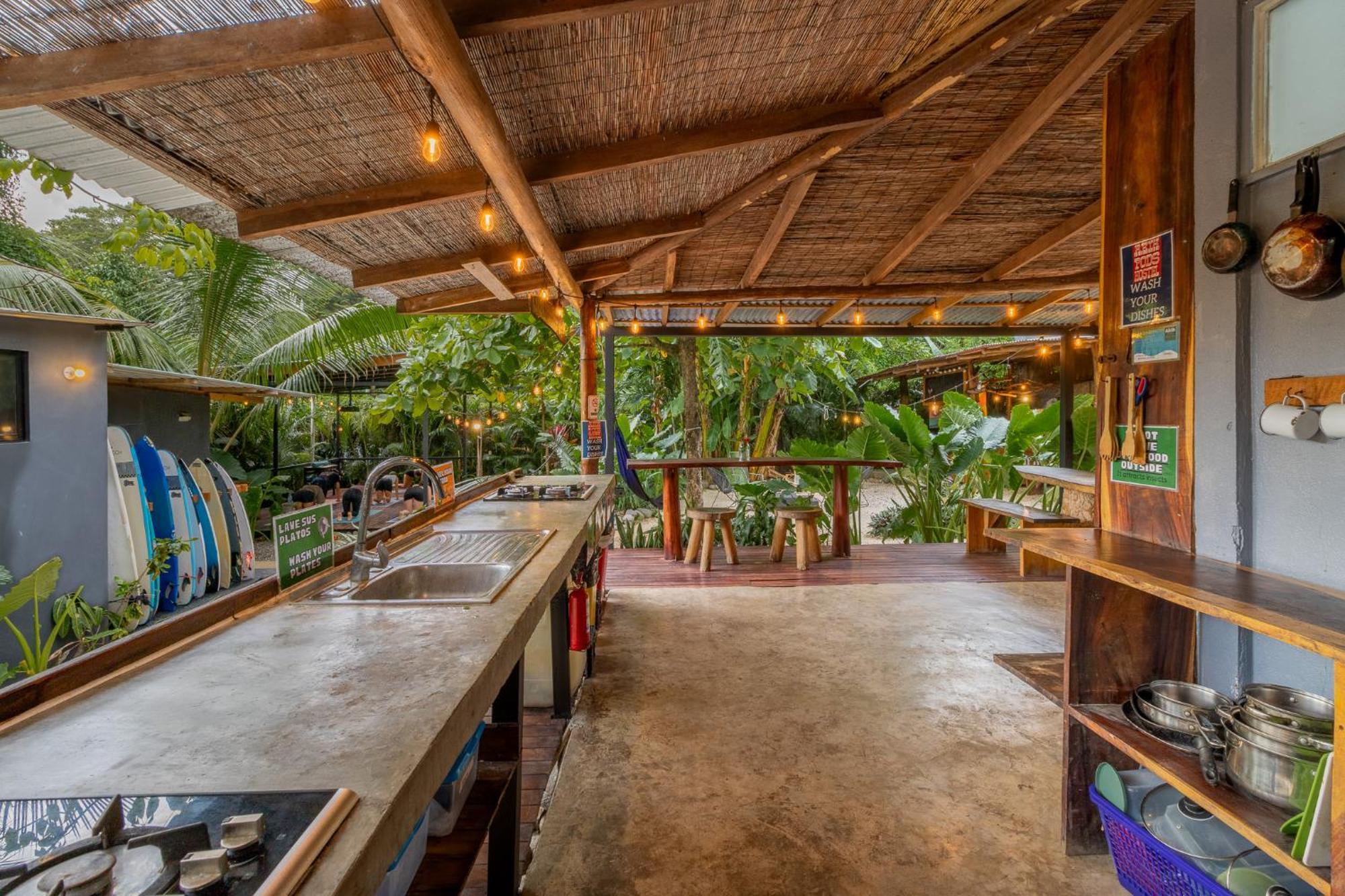 Akih Pods Hostel Playa Santa Teresa  Exterior photo